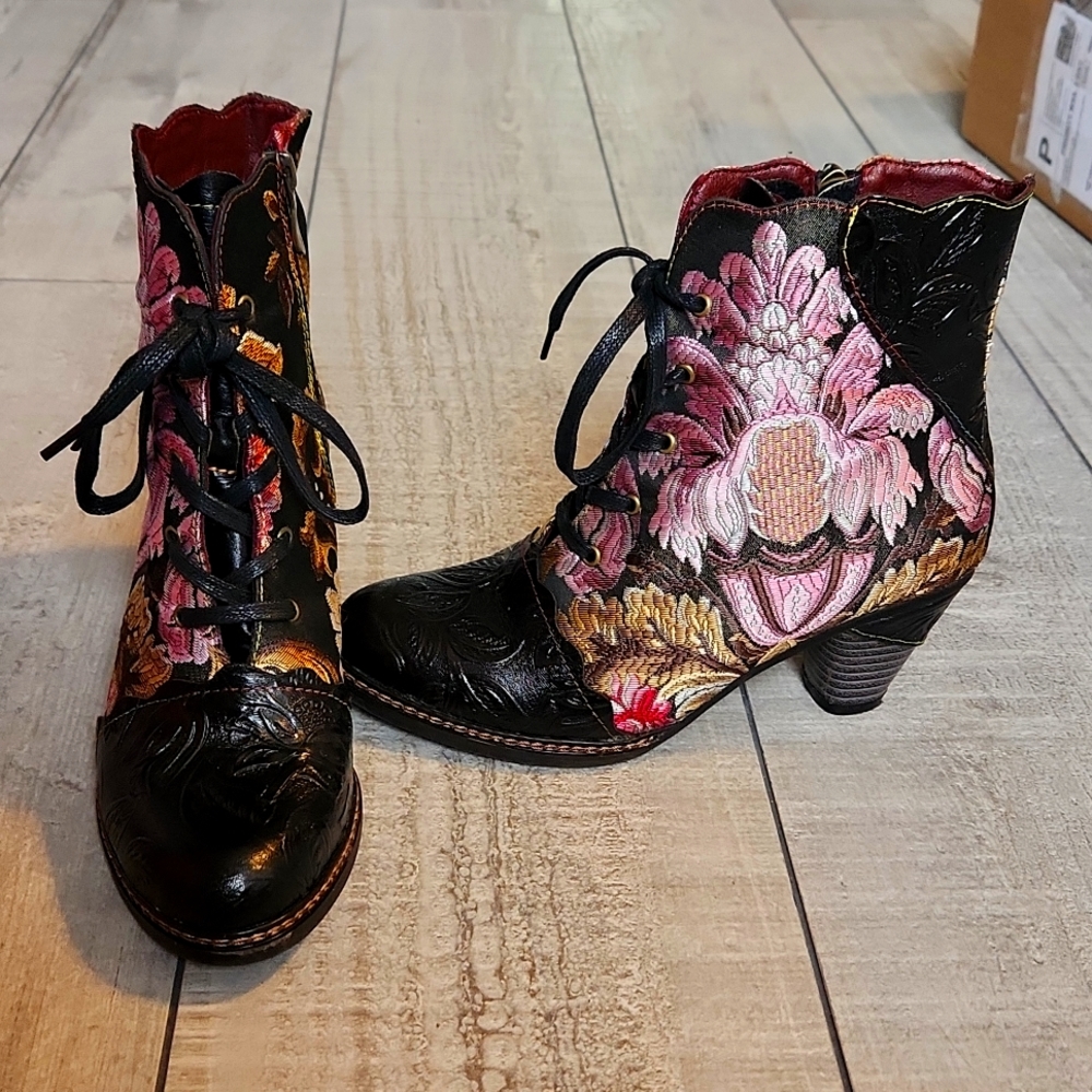 L'Artiste Ankle boots